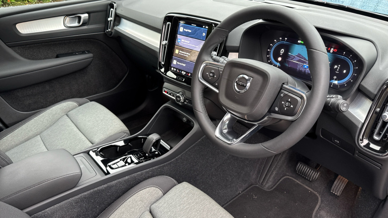 Volvo XC40 2.0 B4P Plus Dark 5dr Auto Petrol Estate